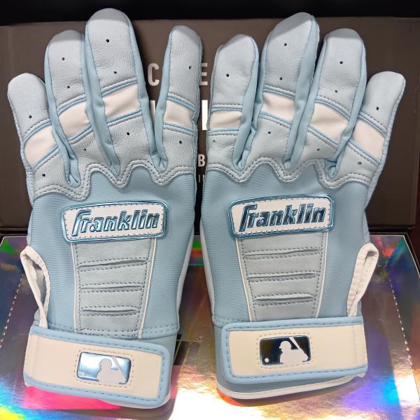 夏に爽やかなシャーベットカラー！あの夏の風物詩のアイスにそっくり！超野球専門店CVスタッフによるカスタムオーダーのバッティング手袋。シープレザー使用なので柔らかくてしなやか。■超野球専門店CVオリジナルオーダーカラー■日本サイズより1サイズ...