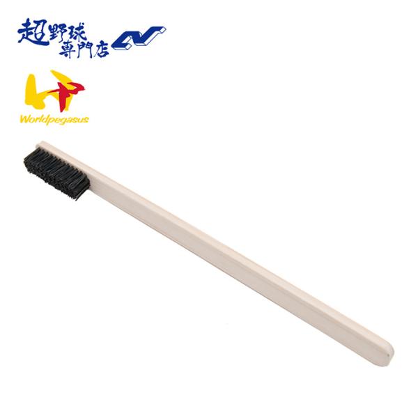 グラブやスパイクをピンポイントで掃除したいときにおすすめ！道具を長く使い続けるために日々のケアを大切に！■サイズ：1.3×20cm■素材：豚毛〈黒毛〉・合竹■ 歯ブラシサイズの豚毛ブラシ。■細かいところの汚れ落としとして威力を発揮。■日本製