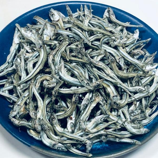 【メール便送料無料】カルシウムの宝庫です。国内産　きびなご煮干（小スジ）　お徳用２５０ｇ入り（１２５ｇ×２）　そのまま食べられます/食べる煮干/