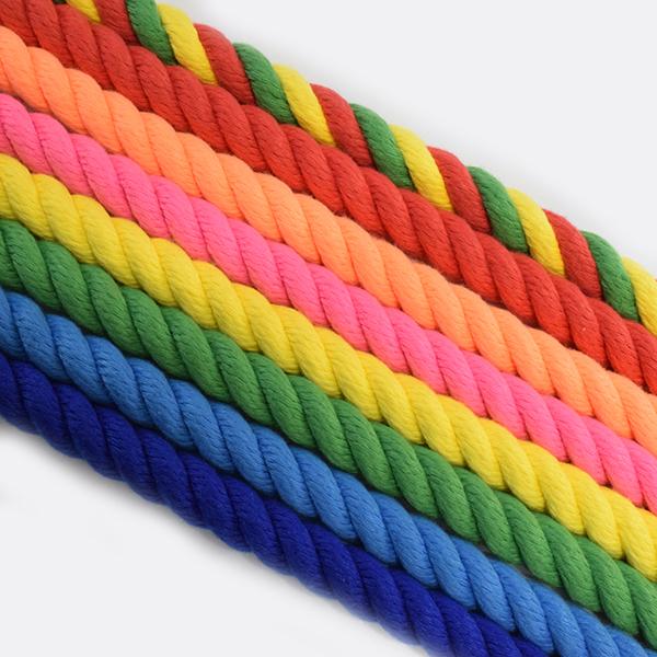 スパンエステルロープ、ポリエステルロープの色付きタイプのカラーロープ装飾（インテリア）から園芸用、造園用、一般作業用まで各種用途に最適原糸から染めておりますので染めムラが少ないロープ切売り、切り売り、切売、オーダーカット、カット。綿やクレモ...