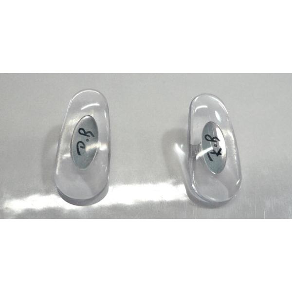 レイバン　サングラス用　交換パッド　差込み式RB3524　RB3539等カラー：クリア素材：ビニール系サイズ：縦×幅/１６ミリ×７ミリパッド足を差し込むタイプ※取り換えにはある程度の技術が必要となります。