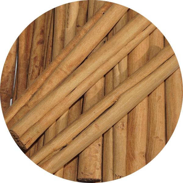 原産国：スリランカ原材料：シナモン形態：袋入り賞味期限：300日保存方法：直射日光・高温多湿を避け、冷暗所にて密閉保存下さい。開封後はどうぞお早めにご使用下さい。紅茶に添えたり、果物のコンポート等の料理にお使い下さい。カシアに比べ香りは弱い...