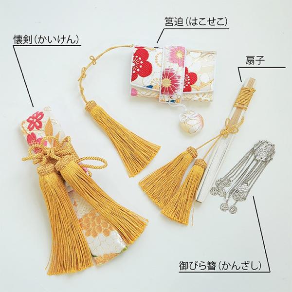 【商品名】 レンタル　花嫁小物　懐剣セット7点【品　番】 K_021【商品内容】懐剣（かいけん）/筥迫（はこせこ）/末広（すえひろ）/御びら簪（おびらかんざし）【懐剣セット】懐剣セットとは婚礼の際に用いる花嫁小物のことで、懐剣セットをつける...