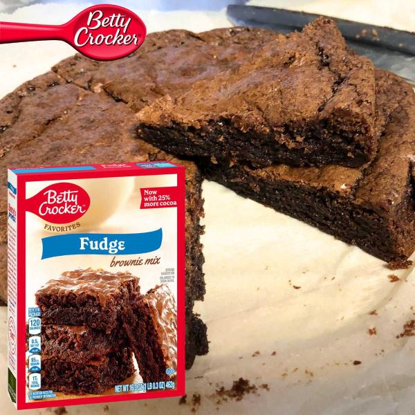 アメリカで長く親しまれている伝統的なブラウニーミックスです。約20cm×20cm（又は 23cm×23cm）の角型ブラウニーが一台作れます。※写真は290ｇを直径18ｃｍのケーキ型で焼いたものです。462ｇでも焼けます。アメリカで長く親しま...