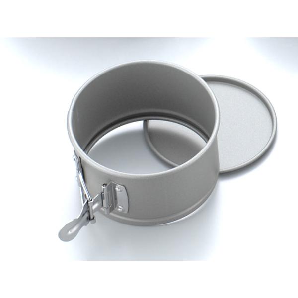 基本の型だからこそ、こだわり、本格的なものを。少人数にピッタリの直径12センチタイプのデコ型です。バネ式の止め具を緩めるとリングが外側に広がり、ケーキの取出しが簡単スチールにフッ素コーティング素材なので型離れがきれいです。材質：（本体）スチ...