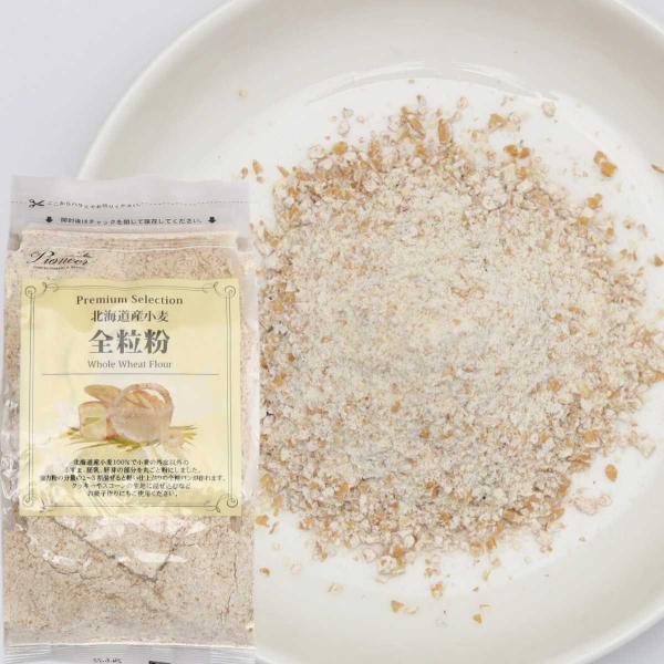 北海道産小麦100％で小麦の外皮以外のふすま、胚乳、胚芽の部分を丸ごと粉にしました。強力粉の分量の2〜3割混ぜると軽い仕上がりの全粒パンが作れます。クッキー作りやスコーン生地に混ぜ込んだりお菓子作りにも使えます。原材料：小麦（国産）内容量：...