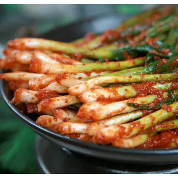 [Release date: January 6, 2024]ネギキムチ200ｇご飯の進む本場の味！アツアツのご飯と一緒に！おつまみにも最適！原材料名：ネギ、唐辛子粉、砂糖、魚醤（イカナゴ、イワシ）、アミの塩辛、出し汁（イリコだしの素、かつ...