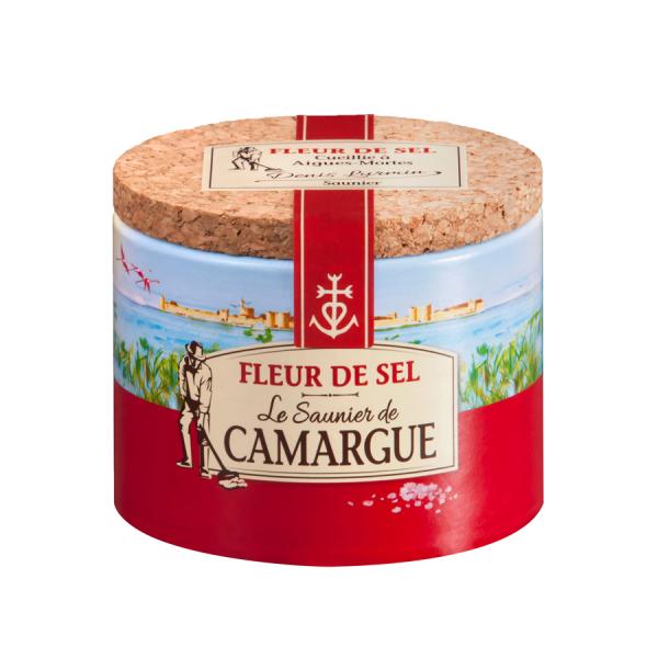 地中海の海水を塩田に引くと春から夏にかけて太陽と風によって海水が濃縮されます。塩田の水面に現れた結晶を伝統に習って手作業で採塩しました。料理の仕上げにふりかけて味のアクセントに。＜原材料＞天日塩＜保存方法＞多湿を避け保存して下さい。※一切加...