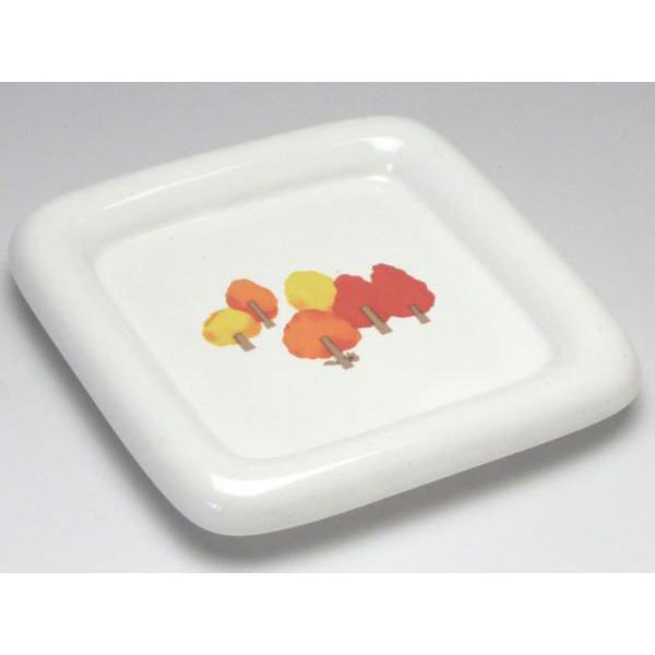 【Ｂ級品】赤い森　丸淵白釉正角皿(一辺１２１)　[普段使いの食器]