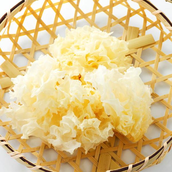 【原材料名】 白きくらげ【内容量】 100g【賞味期限】 枠外に記載【原産国】 中国【輸入者】 有限会社静安【保存方法】 高温多湿を避けて、常温で保存してください。【白木耳の戻し方】 白きくらげは戻すと5倍以上に膨れるので、水をたっぷりと用...