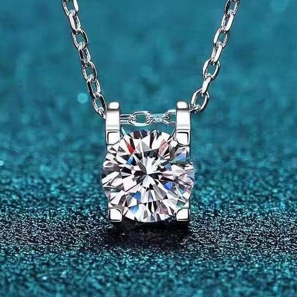 ネックレス 王女の馬車 キャリッジ 金属アレルギー対応 czダイヤ ラブのスレッド 爆買