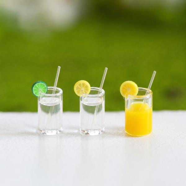 【1点販売】【選べる3タイプ】ミニチュア ドリンクグラス レモン ライム オレンジジュース ストロー付き ドールハウス ミニチュアフード 食品サンプル 1/6 1/12