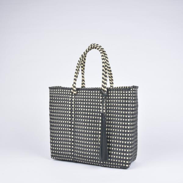 メルカドバック　カンクンバック　大きなペットボトルも楽々入る珍しいサイズです メルカドバック カンクンバック 大きなペットボトルも楽々入る