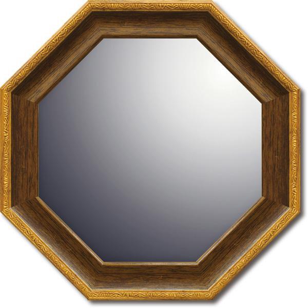 ナチュラルテイストのフレームで彩られた八角形のミラーです。