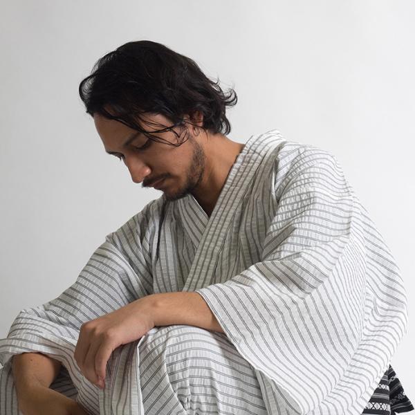 浴衣 メンズ/送料無料/浴衣+帯+下駄+腰紐/日本製高級生地 涼しい 地付サッカー縞メンズゆかた・お仕立て上がりメンズ浴衣4点セット(ストライ