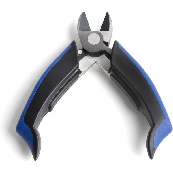 MUSICNOMAD のGRIP Cutterは、スプリング式で高品質のクロムバナジウム鋼製ブレード採用のストリングカッターです。使用しないとき付属のキャップを装着することで安全に収納可能。コンパクトサイズなので、ケース内の小物入れなどに収...