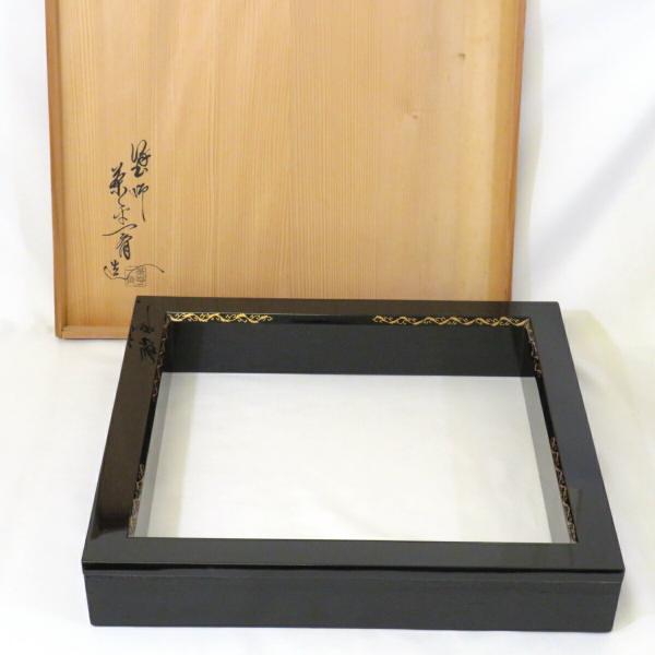 十月の特売品】 輪島塗 茶平一斎作 唐草蒔絵 黒真塗炉縁 木製 漆 十月の特売品】 輪島塗 茶平一斎作 唐草蒔絵 黒真塗炉縁 木製 漆