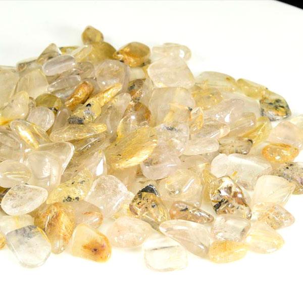 【商品名】ゴールドルチルクォーツさざれ さざれ石約100gセット 【サイズ等】内容量：約100g大きさ：約8mm〜15mm程度※入荷時期によって石の形状・大きさ・色合いが多少変わる場合がございますのでご了承ください。 ※2025年5月更新【...