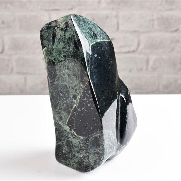 翡翠 天然ネフライト 鑑別保証書付 置き物 天然石 鑑賞石 置物 飾石