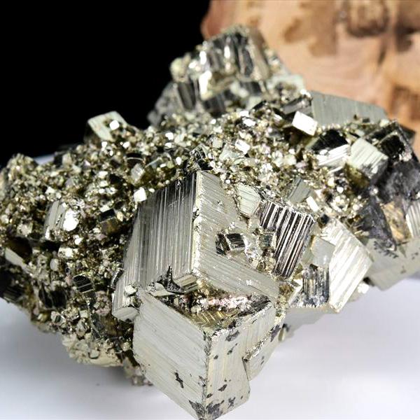 パイライト 黄鉄鉱 クラスター (約691g) 原石 ギラギラ結晶 CUBO