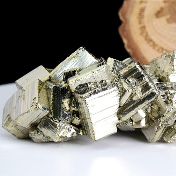 パイライト 黄鉄鉱 クラスター (約296g) 原石 ギラギラ結晶 CUBO