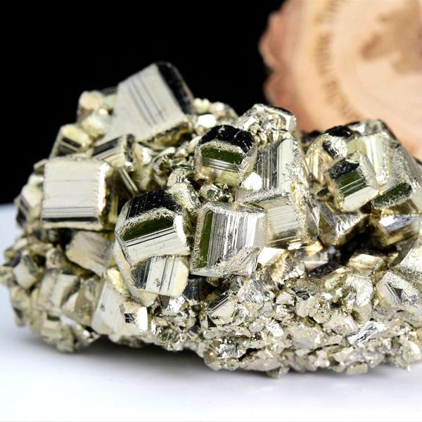 パイライト 黄鉄鉱 クラスター (約371g) 原石 ギラギラ結晶 CUBO