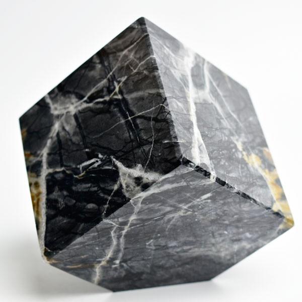 ピカソマーブル 大理石 キューブ型 置物 マーブル石 石灰岩 天然石 パワーストーン T100 厳選天然石専門店 Upstone Onbir 通販 Yahoo ショッピング