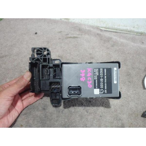 パッソ DBA-KGC30 ヒューズボックス X 1KR-FE 89221-B1020 214982