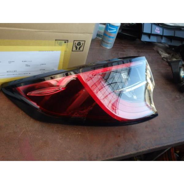 カローラツーリング 6AA-ZWE214W 左テールランプ ハイブリッド ダブル 