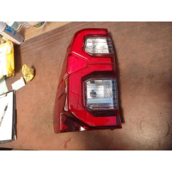 ハイラックス 3DF-GUN125 左テールランプ Z 4WD 2GD-FTV コイト 0K-186