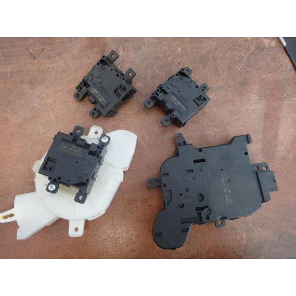 プリウス DAA-ZVW50 その他 電装部品 STS 2ZR-FXE 070 パール 063800