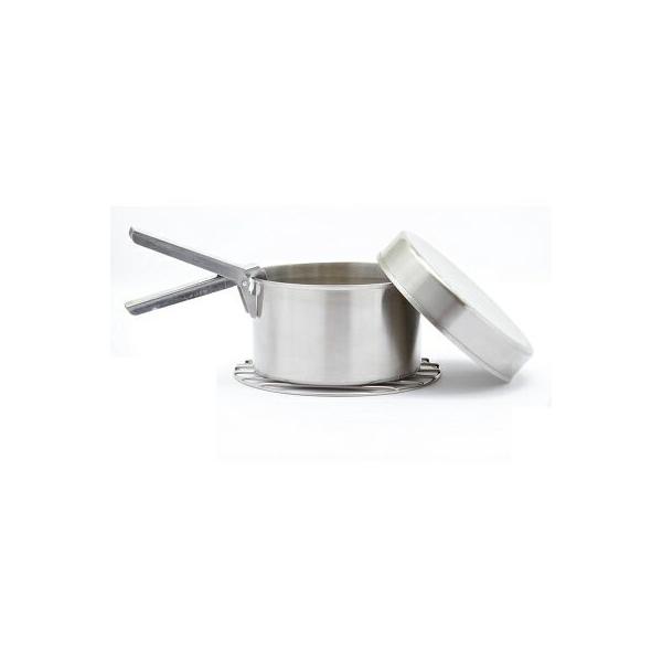 ケリーケトルにセットできるクックセットポットサポート（別売り）を上部にセットし、その上に鍋やフライパンをおいてもいいし、ケトル部分をはずしてファイヤーベースに網と鍋をのせて使用もできます。すでにケトルだけ持っている方も、新しい利用方法が広が...