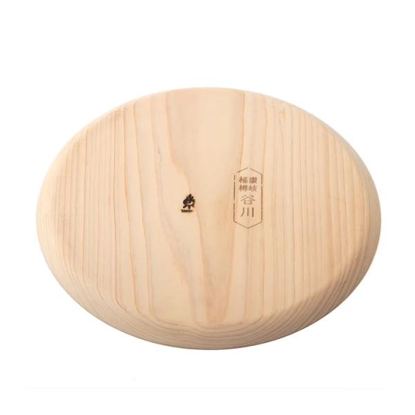 木桶等を中心にした讃岐のモノづくり企業「谷川木工芸」とのコラボで生まれた四万十のヒノキで作られたまな板。フライパンディッシュ(中)の内側にピッタリと収まり、持ち運びにも便利です。まな板としてだけでなく、鍋敷きやフラットな皿としてもご使用頂け...