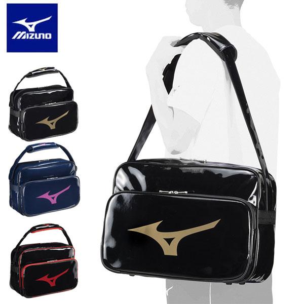 型押しビッグロゴがポイントの定番エナメルバッグサイズL45×W15×H32cmカラー09：ブラックxゴールド14：ネイビーxマゼンタ96：ブラックxレッド素材合成皮革（PVCエナメル）原産国中国製質量約30L質量約1150g発売シーズン20...