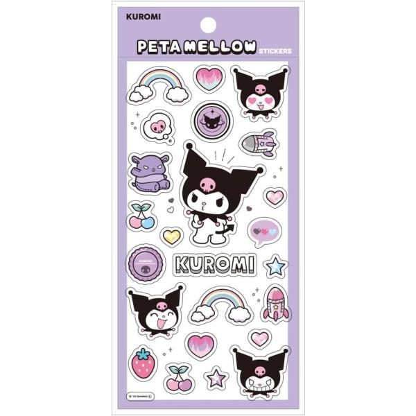 [Release date: January 27, 2026]【色】クロミ【サイズ】約H175×W90mm材質：PVC/原産国：中国ステッカーをペタペタと貼ったようなファンシーデザインのトータル文具が新登場！ぺったりクリアな可愛いシールを...