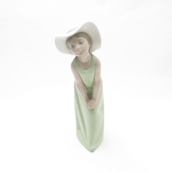 LLADRO リヤドロ 鏡の前で 若草色の少女 フィギュリン Amazon.co.jp: LLADRO リヤドロ 鏡の前で(若草色の少女