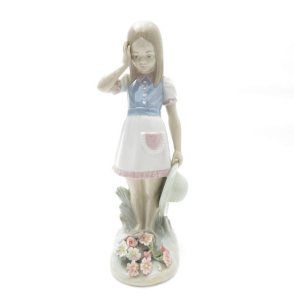 LLADRO（リヤドロ） 1285 「Dropping the Flowers」 フィギュリン 置物