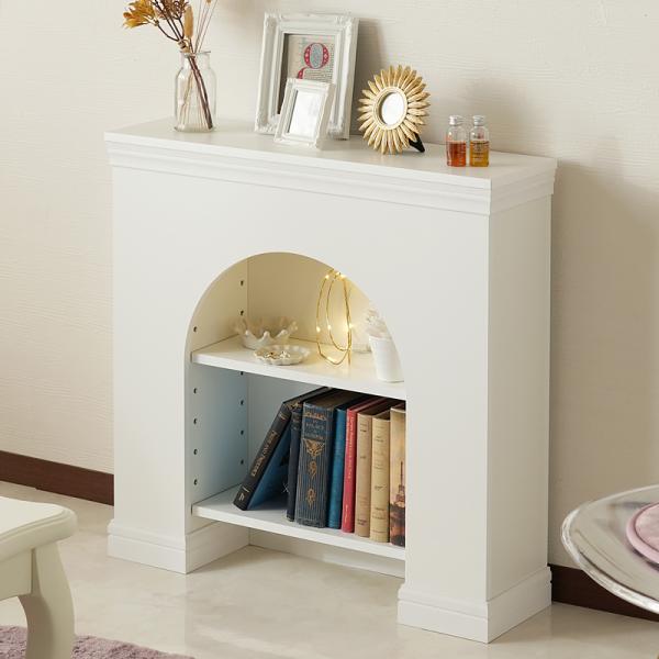 ■特長暖炉が無くても使えるおしゃれな据え置き型の飾り棚です。暖炉の周りを装飾する枠「マントルピース」風デザインが、北欧風インテリアに合います。表面は光沢のないマットなホワイトカラーで統一し、アーチ型の前板と上品なモールディングで、シンプル過...