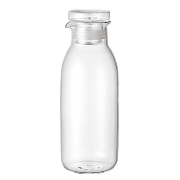 耐熱ガラス製のシーズニングボトルです。キャップにはシリコーンパッキンが付いているので密閉性に優れ、お手製のドレッシングをそのまま保存することができます。口部はスパイスやハーブが出し入れしやすいよう大きめに設計されています。耐熱ガラス製なので...