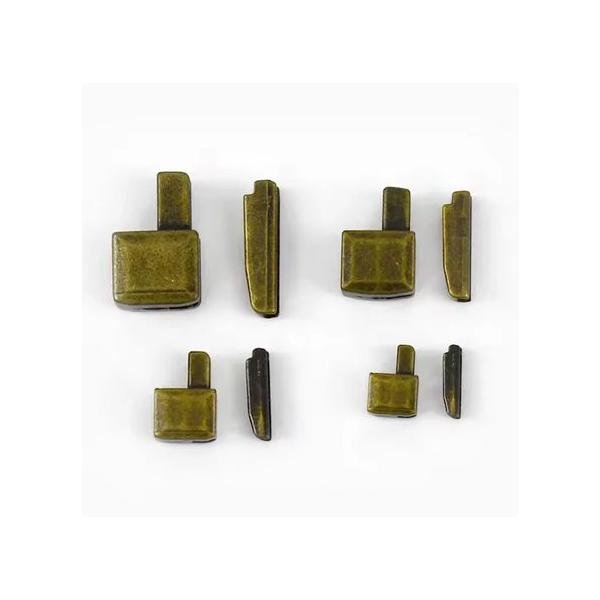 付け替えには別途、接着剤、ペンチなどが必要です