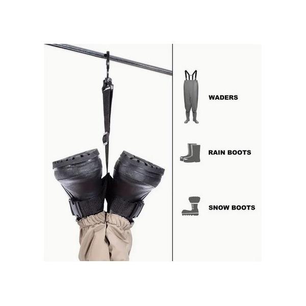 ウェーダーやブーツを逆さにつるして乾燥させます