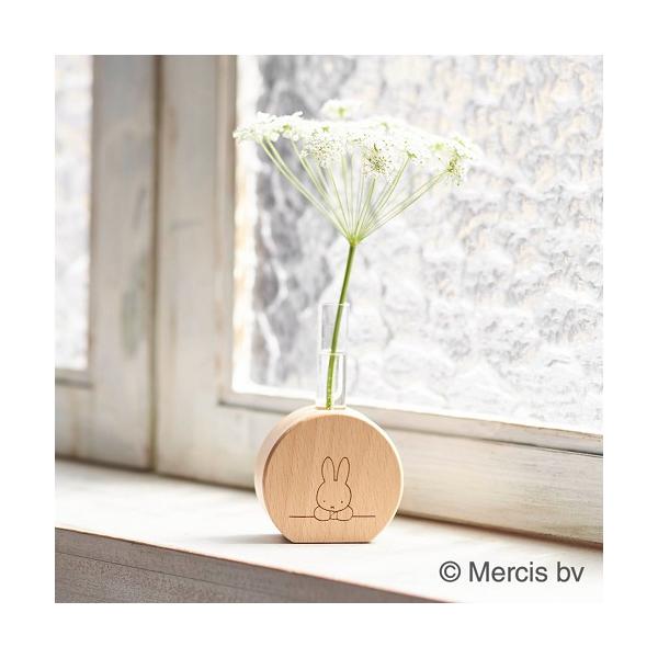 ビーチ材の柔らかな質感が心地よい手のひらサイズの一輪挿しです。アンニュイなミッフィーに癒されます。セット内容　本体×1　試験管（ガラス）×1重量　60ｇ材質　天然木（ビーチ/ラッカー塗装）・ガラス生産国　ベトナム商品の大きさ　約幅60×奥行...