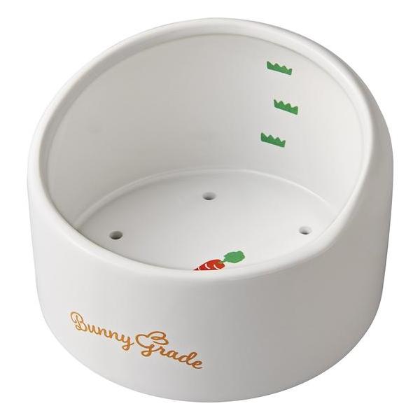 清潔で安定感のある陶器製の食器です。エサが飛び散らないフード付き。便利な目盛りと、生野菜などの余分な水分を逃がす水切り穴付き。【サイズ】φ125×H90mm【原材料】陶器製【原産国】中国【販売元】マルカン　大阪府大阪市