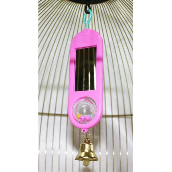 遊ぶのが大好きな小鳥たちのためのおもちゃです。カラフルなビーズが入ったくるくる回るボールと鈴がついたミラーで楽しい!小鳥のストレス解消に。【使用原料】プラスチック、ガラス、鉄【サイズ】80×30×230mm【販売元】ナチュラルペットフーズ　...