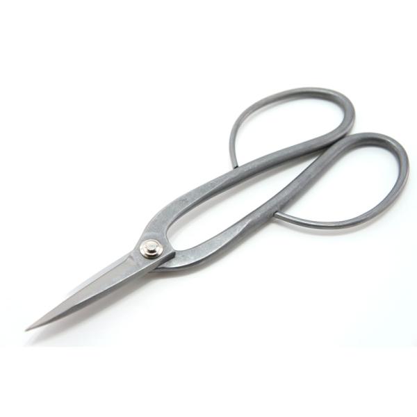 切れるよろこび！YSSヤスキハガネ刃物鋼の位置付けには記載されていませんが、日立金属（株）ヤスキハガネSLDは冷間ダイス鋼で金型に使用される硬さと、耐摩耗性に優れた鋼材で、ステンレス並みのクロームやヤスキハガネステンレス系刃物鋼銀紙3号より...