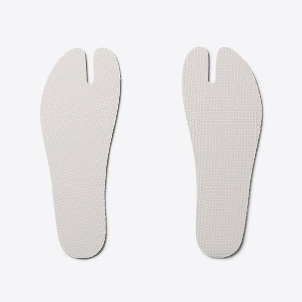 フィッテング調整用 地下足袋型インソール そこプラス。足の甲の部分がゆるく足袋の中で足が動いてしまう場合のフィット感の微調整にオススメなアイテムです。クッション性のある発泡ウレタン素材を採用。サイズに合わせてハサミでカットできます。サイズ：...