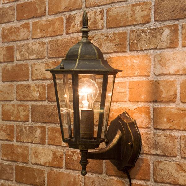 アヴェニューランプは、まるで海外の町並みを思わせる魅力的なデザインの照明です。外灯風のスタイルが、あなたのお部屋に特別な雰囲気を与えます。インテリアのアクセントとしても抜群で、リビングやダイニングをエレガントに演出します。※外灯風なので室内...