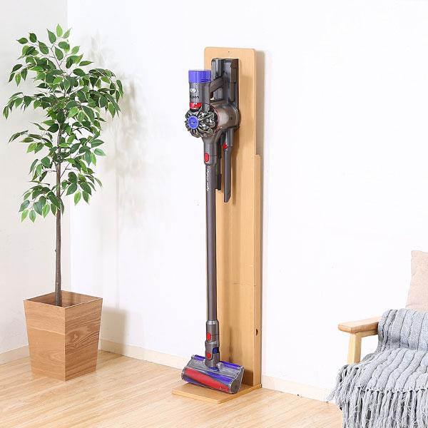 このクリーナースタンドは、スティッククリーナーを立てて収納できる便利なアイテムです。幅24cm、奥行27cm、高さ130cmのコンパクトな設計で、リビングや廊下の壁にぴったりとフィットします。ブラウンのシンプルでおしゃれなデザインが、どんな...