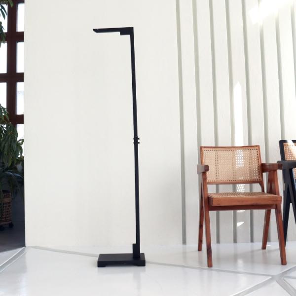 【京都のつるし飾り用　つるし飾り台座　特大150cm】※つるし飾りは別売りです。つるし飾り専用のフックになります。組み立てタイプで、収納も楽に出来、動かすのにも便利です。木製の黒色のシックな仕上げなので、つるし飾りを引き立てます。【ご注意】...