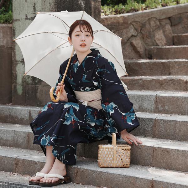 浴衣 レディース セット utatane 浴衣 3点セット 高級変わり織 紺地にミントの百合 フリーサイズ 浴衣・帯・下駄付き 紺 ネイビー ●